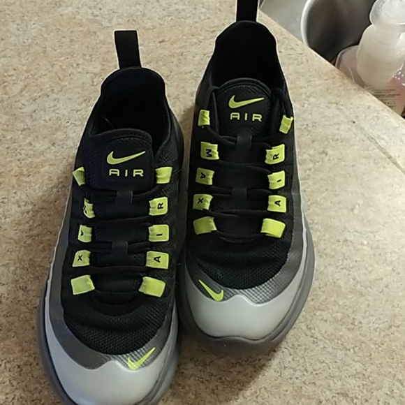 Nike 'Air Max' Youth Size 4 - Picture 2 of 3